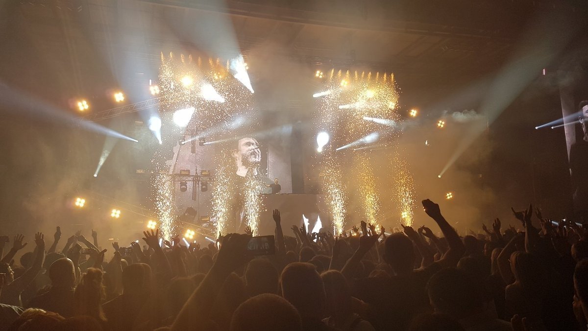 Концерт жизни. С фотографиями можно с концерта. TIPSARENA Linz. На какие концерты можно пойди с 14. Какой еще концерт.