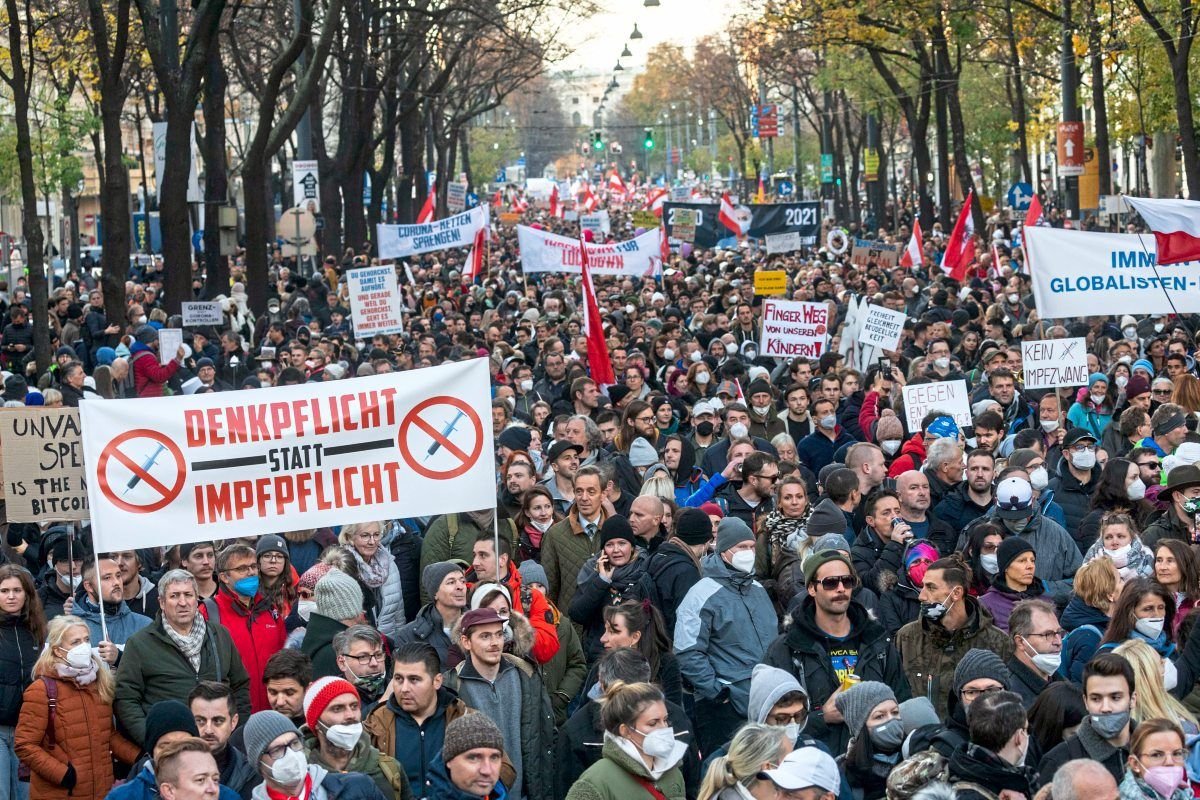 Новые левые. Жизнь в Австрии для русских. Эмигранты за рубежом против фашизма. Австрия Вена демонстрация зеленых 02.04.. Жизнь австрийцев.